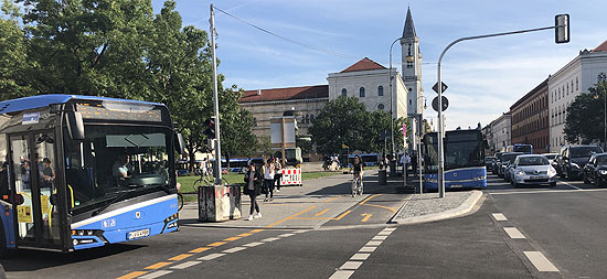 Busse als Ersatzverkehr zwischen Universität und Münchner Freiheit (©Foto: Martin Schmitz)